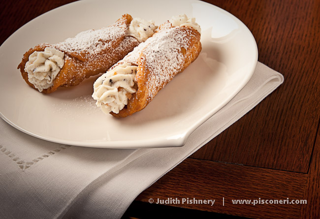 04/22      |      Italian Cannolis