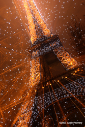 eiffel tower at night with twinling lights