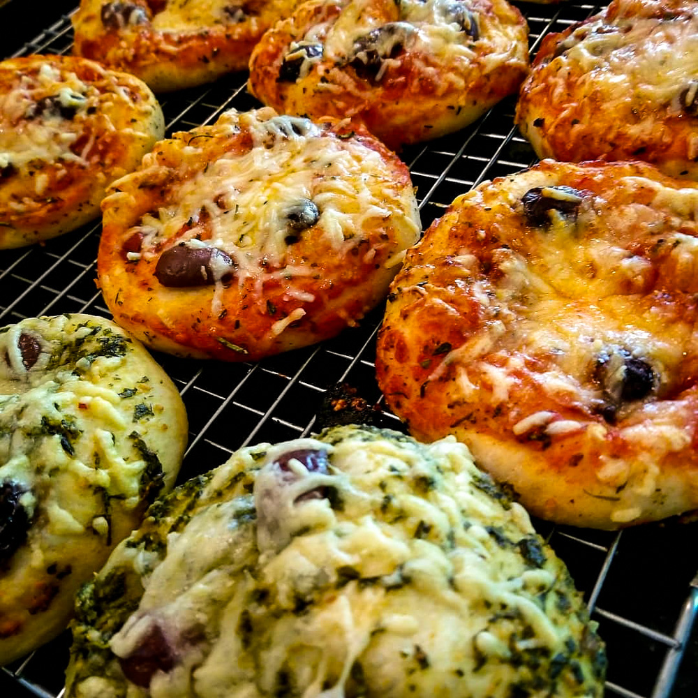 sourdough pesto pizzetti